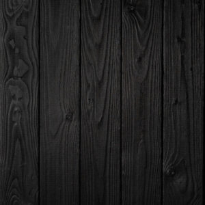 Deginta eglė Black